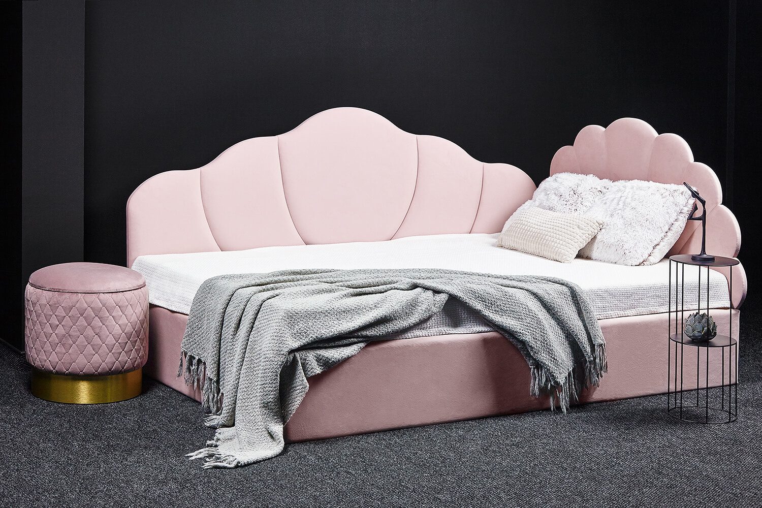 Alternative view of Bed Juliet