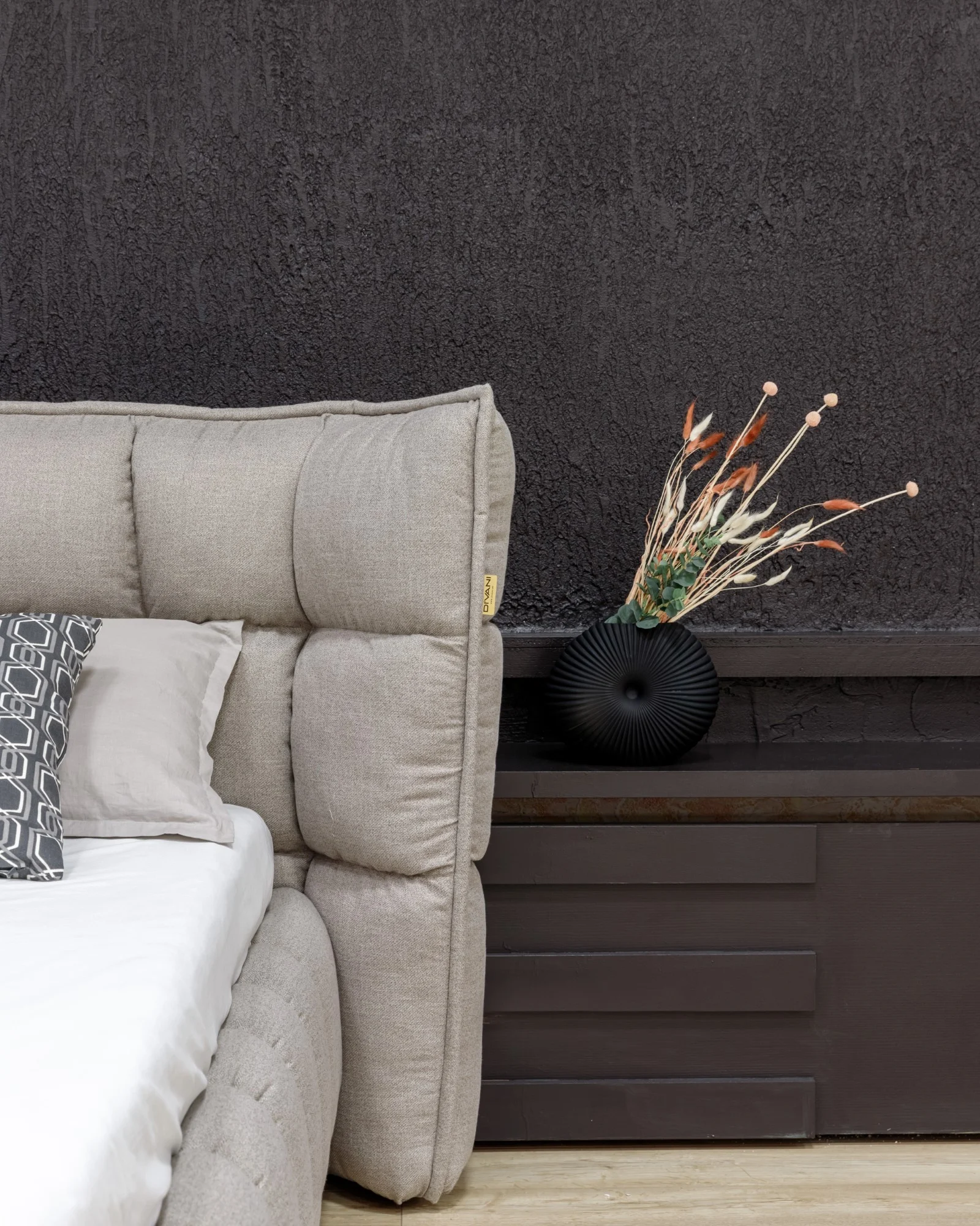 Современная мягкая кровать TENDER с высоким изголовьем и ящиком для хранения — изображение 7