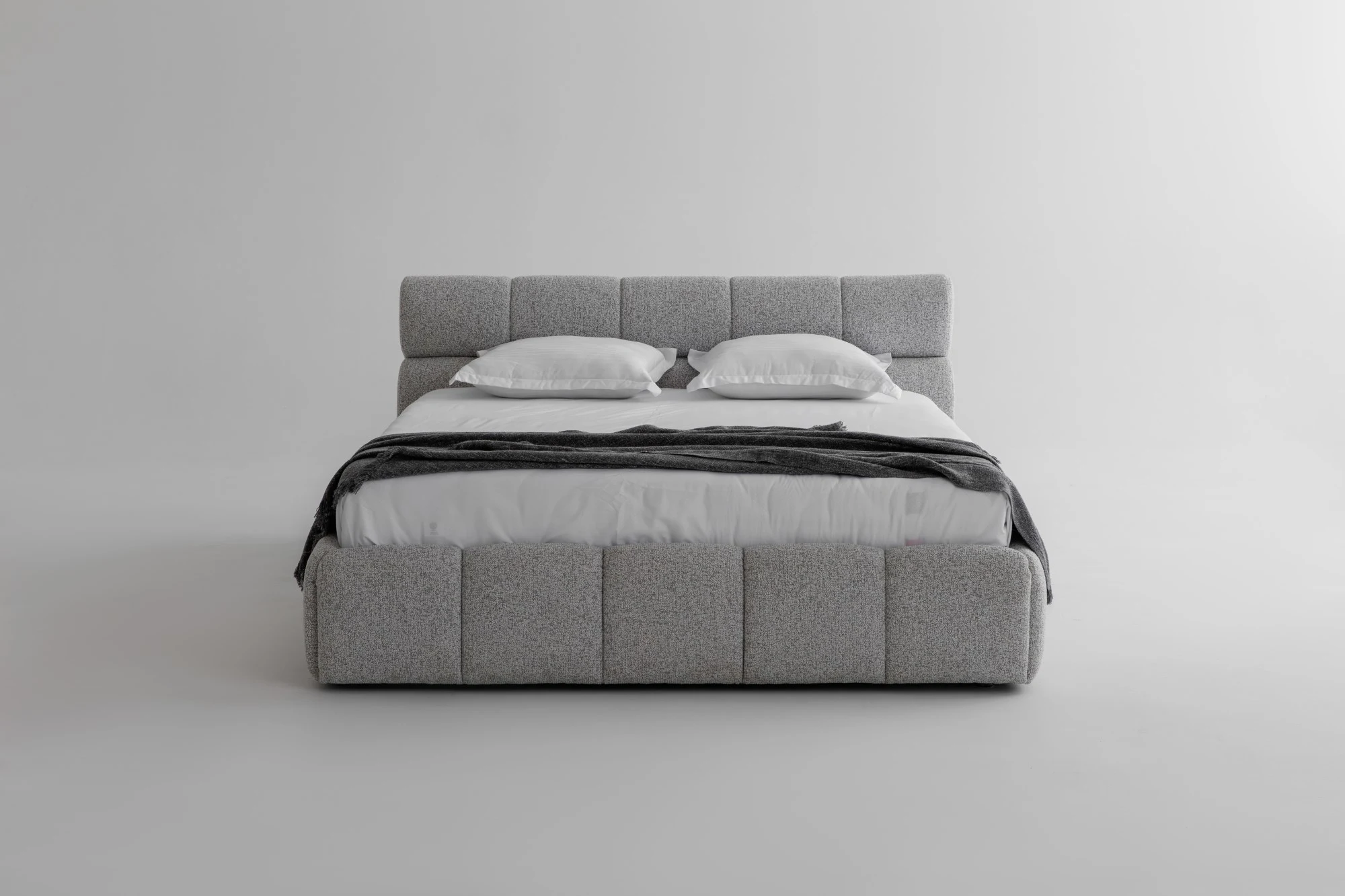 Pat Hamilton: Design Rafinat cu Funcționalitate Inteligentă